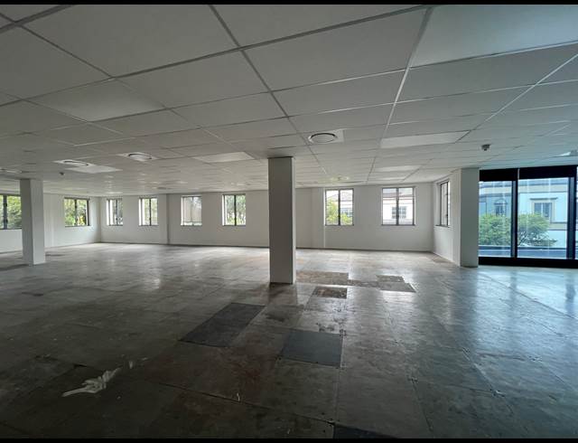 302M² OFFICE TO LET IN SANDHURST
