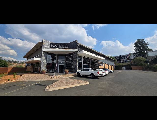 1,200M² SHOWROOM TO LET IN STRUBENSVALLEI