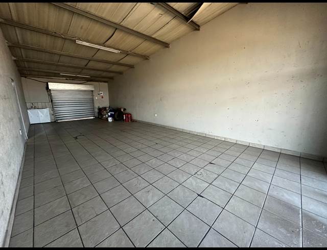 80M² RETAIL TO LET IN NAAUWPOORT
