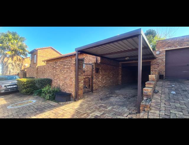 2 BEDROOM TOWNHOUSE RENTED IN HALFWAY GARDENS