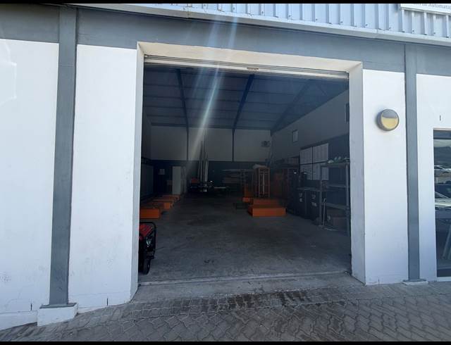 322M² WAREHOUSE TO LET IN FIRGROVE