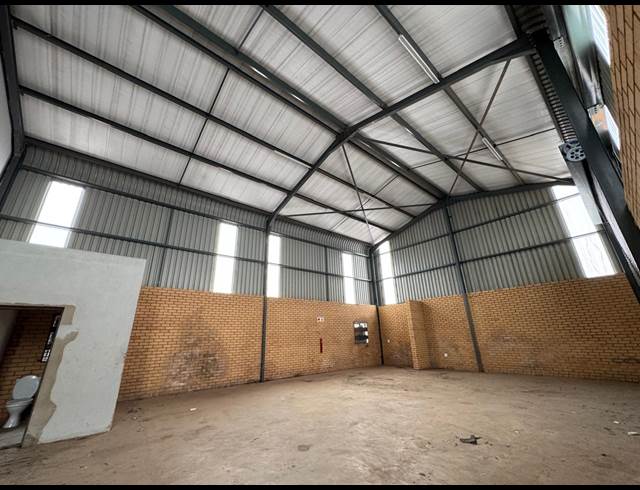 531M² WAREHOUSE TO LET IN CLAYVILLE