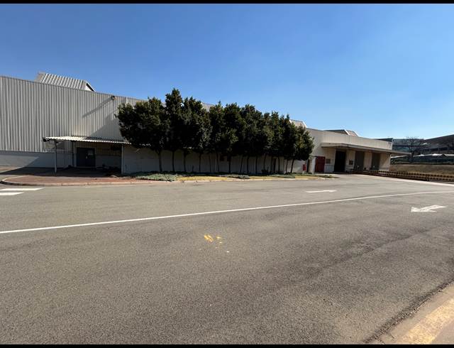 11,747M² WAREHOUSE TO LET IN HALFWAY HOUSE