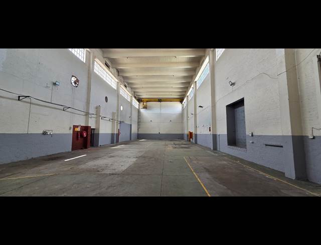 1,200M² WAREHOUSE TO LET IN WELLINGTON CENTRAL