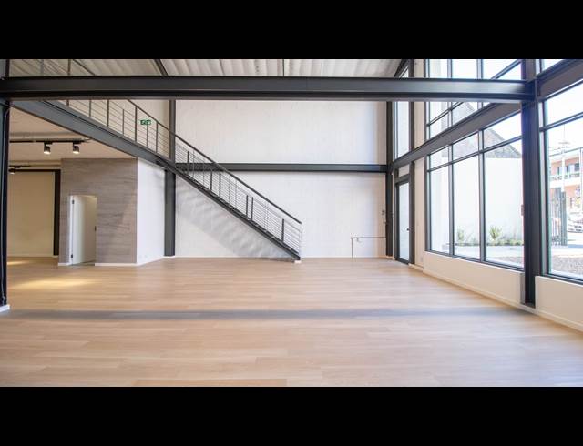 600M² BUILDING TO LET IN WOODSTOCK