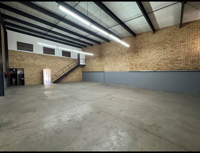 250M² WAREHOUSE TO LET IN CHAMDOR