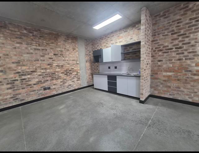 399M² WAREHOUSE TO LET IN RIVERSANDS