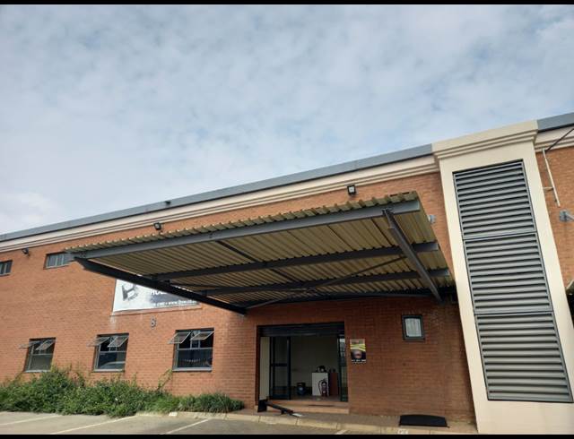 950M² WAREHOUSE TO LET IN POMONA