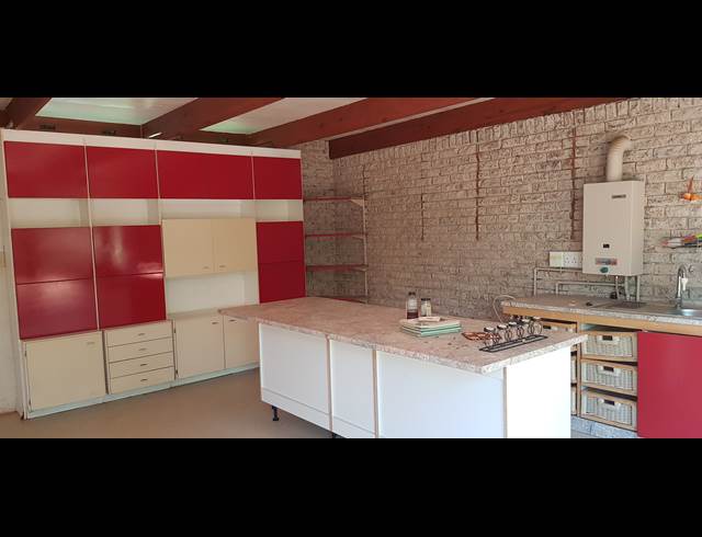 3 bed property to rent in WILLOW PARK MANOR