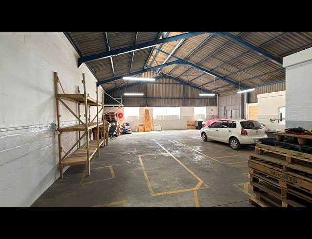255M² WAREHOUSE TO LET IN STIKLAND INDUSTRIAL