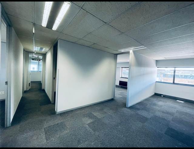 494M² OFFICE TO LET IN RANDJESPARK