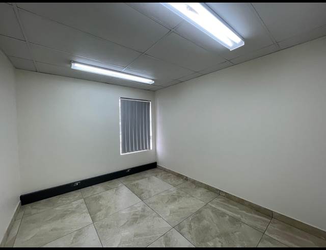 1,250M² WAREHOUSE TO LET IN CHLOORKOP