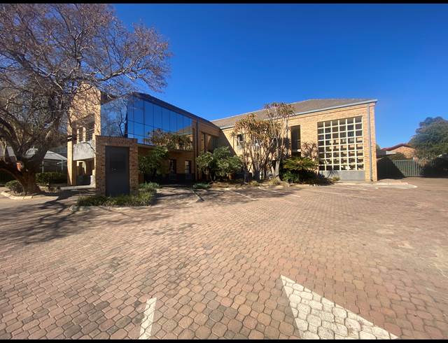 680M² OFFICE TO LET IN BEDFORDVIEW