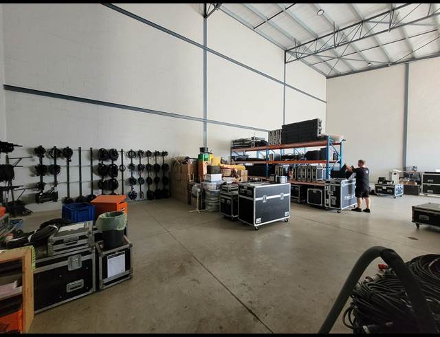 494M² WAREHOUSE TO LET IN STIKLAND INDUSTRIAL