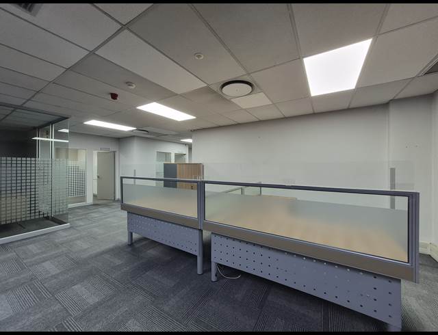 6,233M² OFFICE TO LET IN HYDE PARK