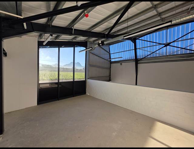 500M² WAREHOUSE TO LET IN SOMERSET WEST CENTRAL