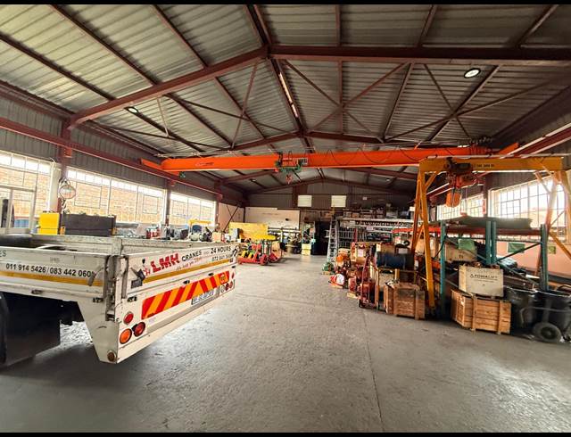 502M² WAREHOUSE TO LET IN FAIRLEADS