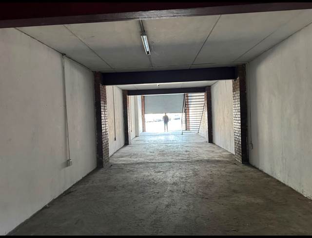200M² WAREHOUSE TO LET IN CROWN