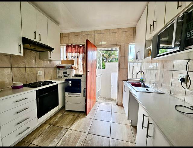 4 bed property to rent in NORKEM PARK