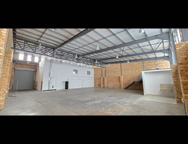 875M² WAREHOUSE TO LET IN NORTH RIDING