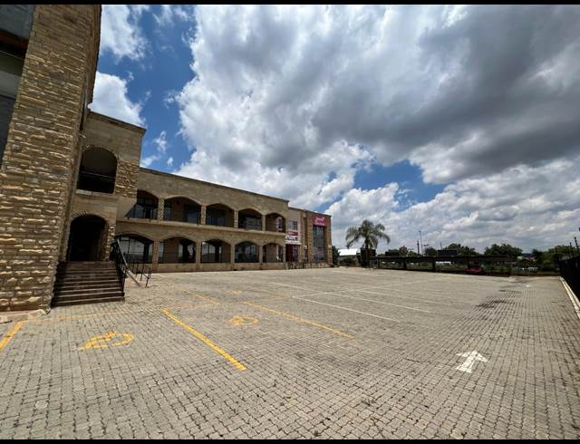2,617M² WAREHOUSE TO LET IN STRIJDOMPARK