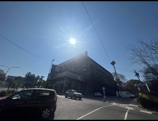 223M² RETAIL TO LET IN ROSEBANK