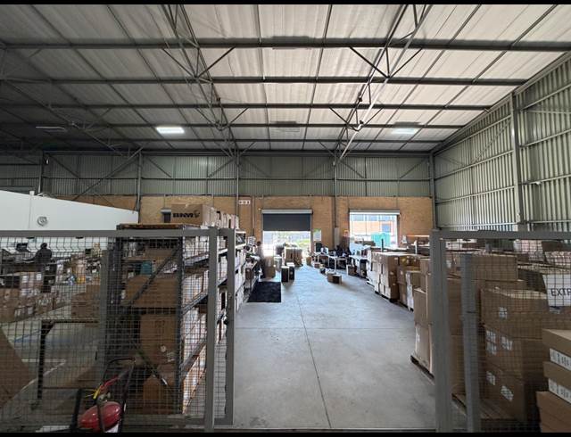 3,137M² WAREHOUSE TO LET IN HALFWAY HOUSE