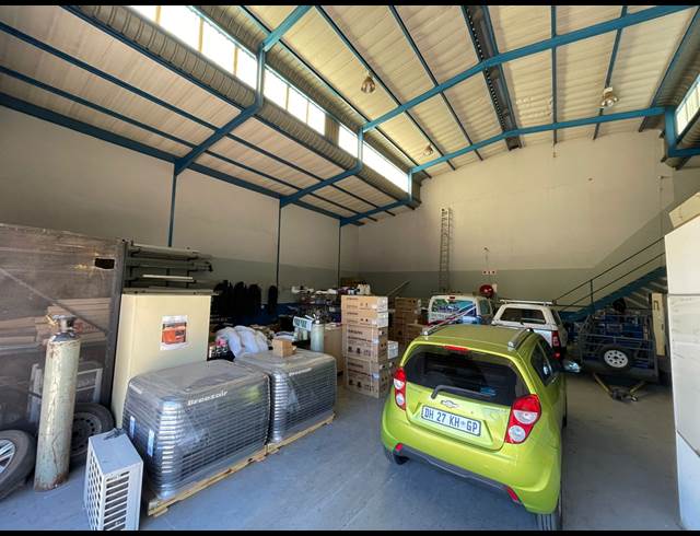 350M² WAREHOUSE TO LET IN LASER PARK