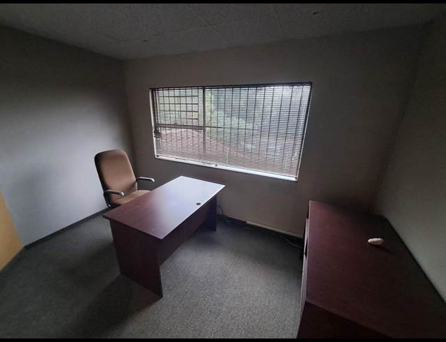 180M² OFFICE TO LET IN THREE RIVERS PROPER