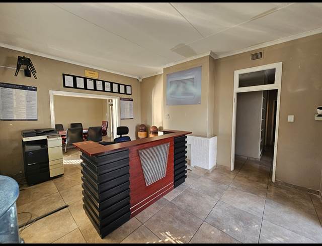 M² OFFICE TO LET IN CAPITAL PARK