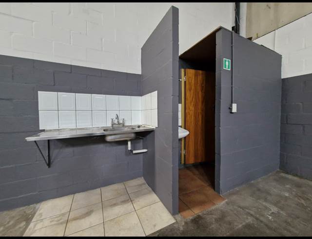 350M² WAREHOUSE TO LET IN STIKLAND INDUSTRIAL
