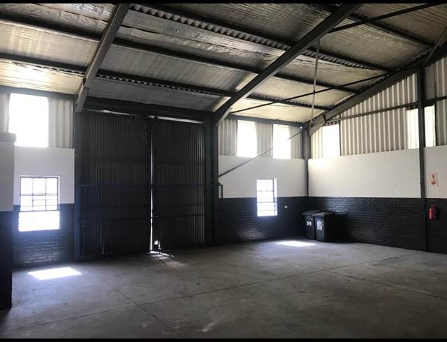 497M² WAREHOUSE TO LET IN TRIANGLE FARM