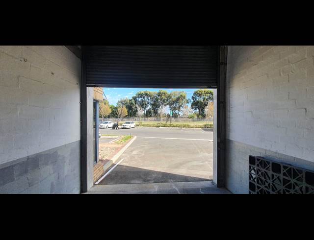 400M² WAREHOUSE TO LET IN AIRPORT INDUSTRIA