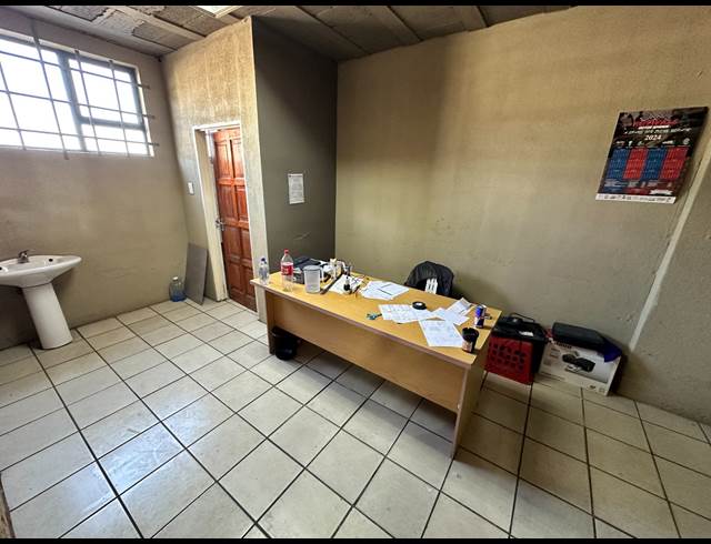 420M² FACTORY TO LET IN ANDERBOLT