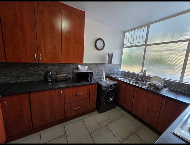 2 BEDROOM FLAT TO LET IN THREE RIVERS