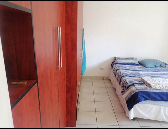 2 bed property to rent in MONDEOR