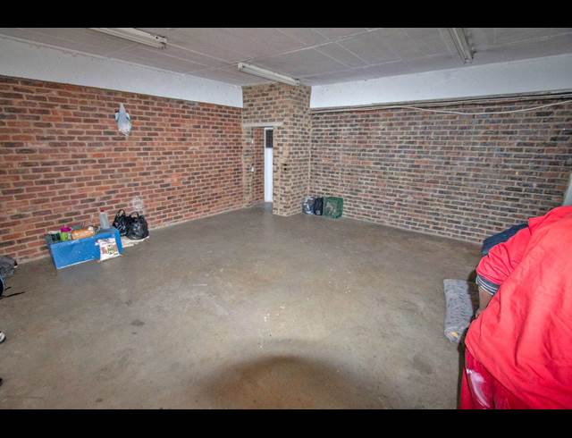 1,051M² OFFICE TO LET IN HALFWAY HOUSE