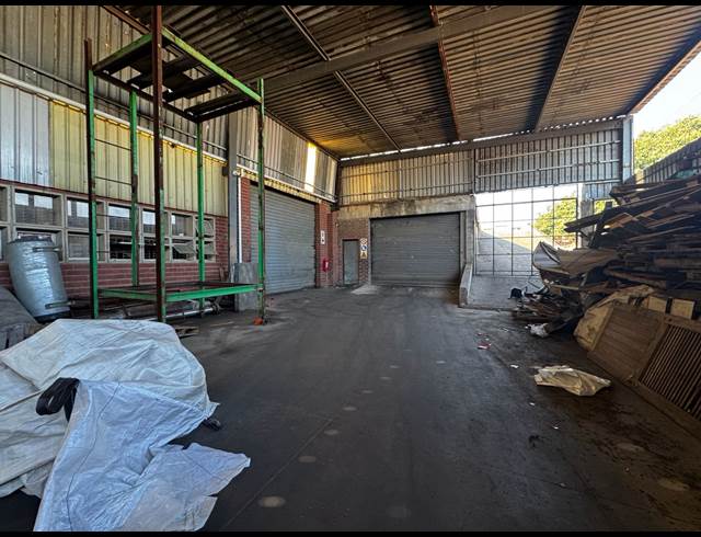 2,250M² WAREHOUSE TO LET IN PHOENIX INDUSTRIAL