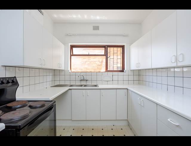 3 BEDROOM APARTMENT RENTED IN WYNBERG UPPER
