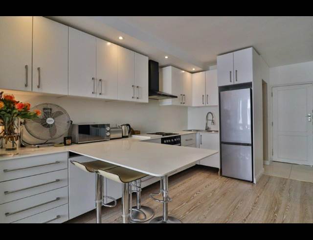 0.5 BEDROOM APARTMENT TO LET IN MOUILLE POINT