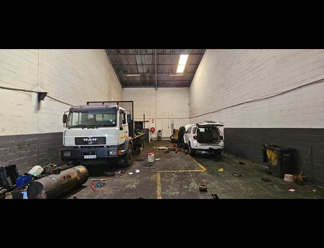 182M² WAREHOUSE TO LET IN PAARL CENTRAL