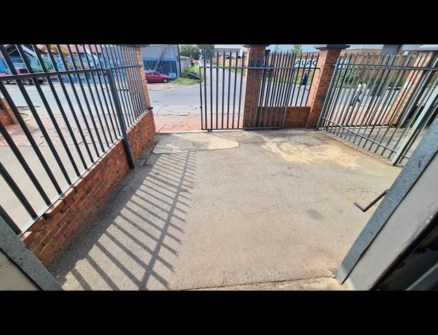 170M² FACTORY TO LET IN ANDERBOLT