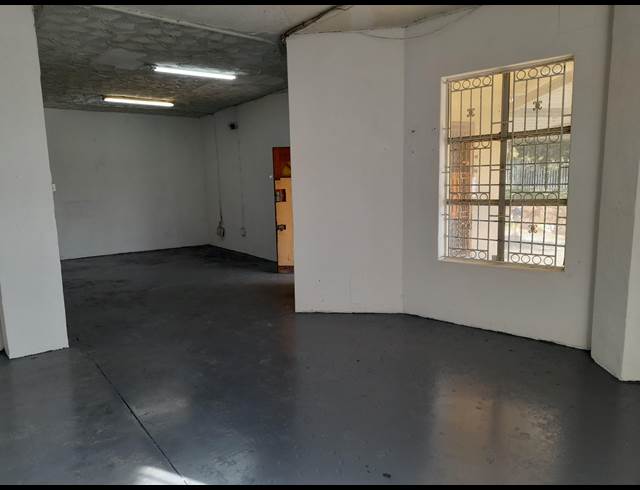 180M² FACTORY TO LET IN CHATSWORTH CENTRAL