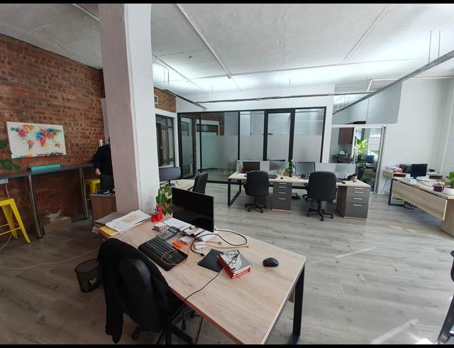92M² OFFICE RENTED IN DE WATERKANT