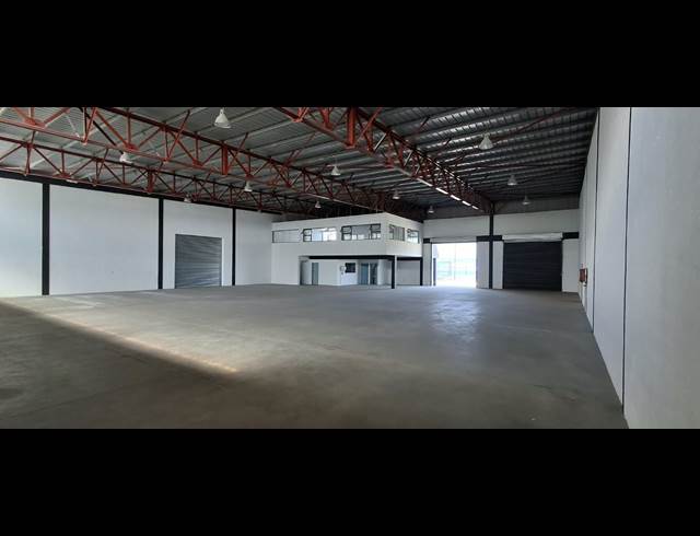 900M² BUILDING TO LET IN APEX