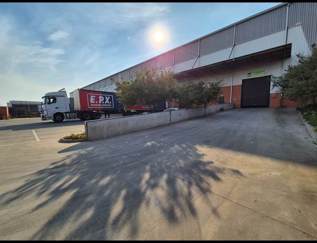 5,622M² WAREHOUSE TO LET IN GOSFORTH PARK