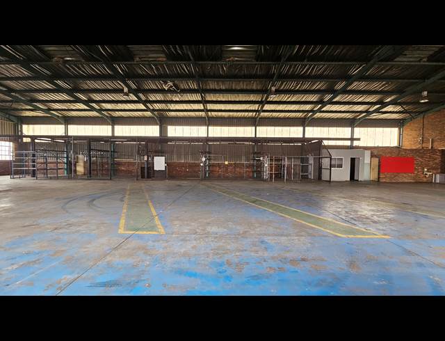 1,100M² WAREHOUSE TO LET IN HUGHES