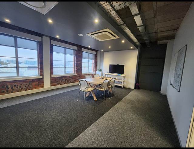 1,211M² OFFICE TO LET IN DE WATERKANT