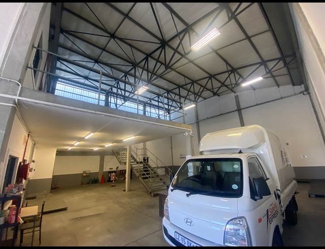 404M² WAREHOUSE TO LET IN AIRPORT INDUSTRIA