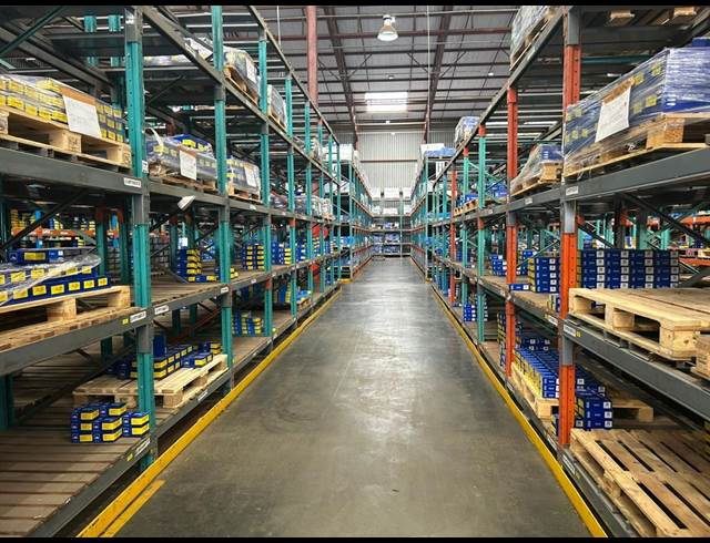 3,963M² WAREHOUSE TO LET IN ANDERBOLT